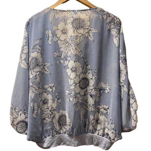 CAbi Floral Stripe Dolman Sleeve Sheer Tie Neckline Flowly Blouse Women's Sz XS - Picture 6 of 8